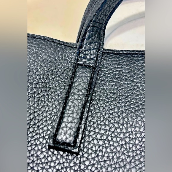 NWOT Vince Camuto Luck Tote in Black Pebbled Vegan Leather with Gray Stripe - Picture 6 of 6
